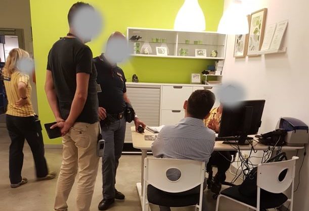 Bari Ikea Perde L Ordine Della Cucina Smontata La Serenita Di Una Coppia Barese Interviene La Polizia