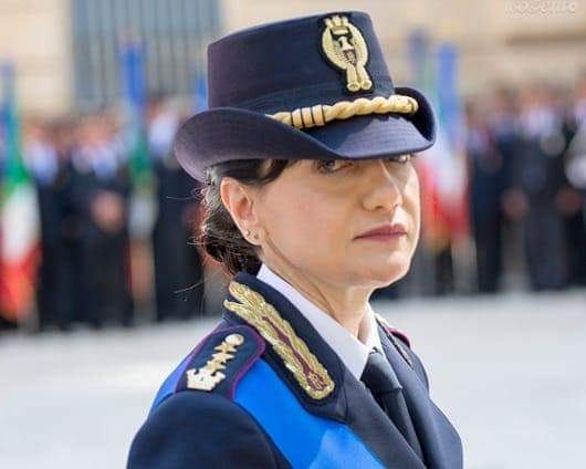 Nuovo distintivo per il personale delle Divisioni Polizia