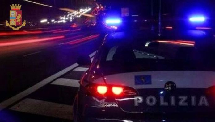 mola 23enne ubriaco causa incidente sulla ss16 e scappa patente ritirata e confisca dell auto