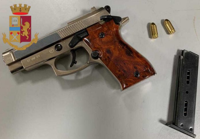 Bari, pistola giocattolo modificata e droga in auto: arrestato il 23enne  Tommaso Parisi