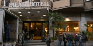 Bari, occupazione Hotel Palace: la destinazione d'uso rimarrà invariata. Segretario Fisascat: "Non tutto è chiaro"